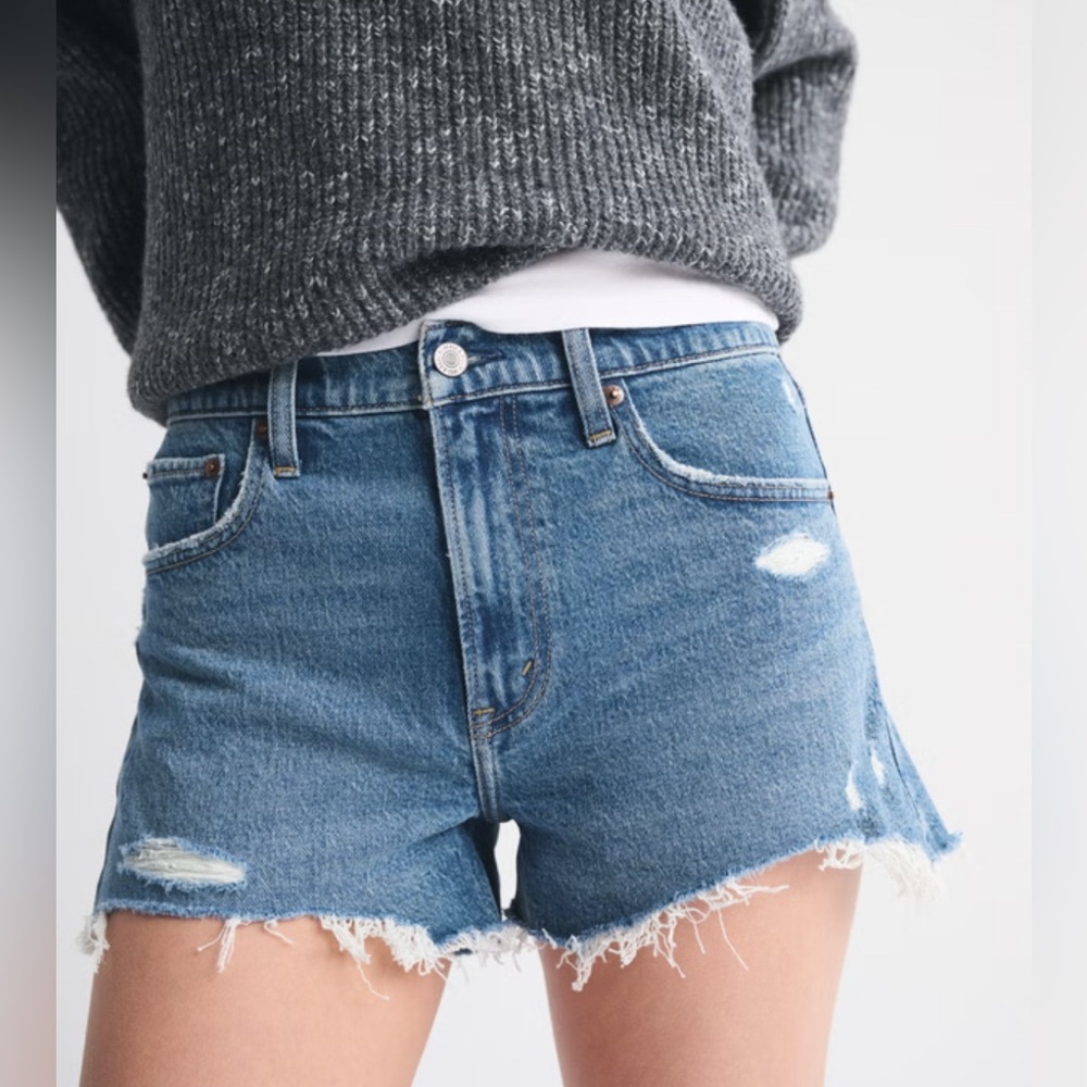 NEW Abercrombie & Fitch Distressed High Rise Mom Shorts